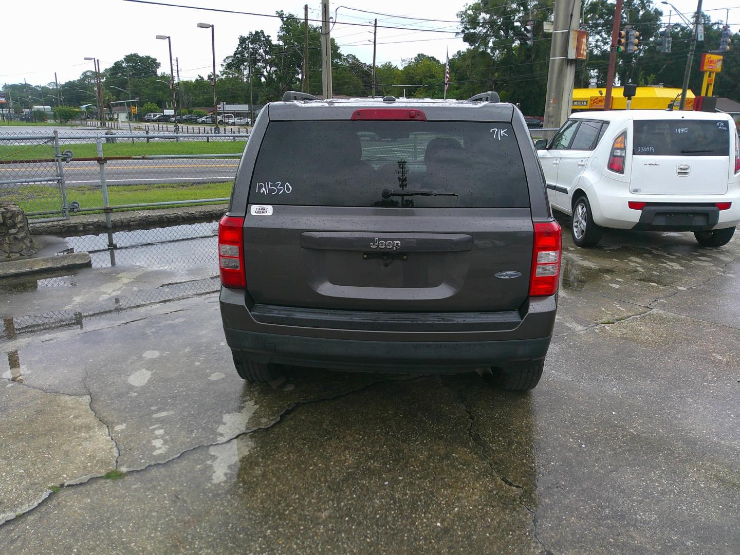 2015 GRAY JEEP PATRIOT LATITUDE (1C4NJPFA7FD) , located at 1200 Cassat Avenue, Jacksonville, FL, 32205, (904) 695-1885, 30.302404, -81.731033 - Photo#3